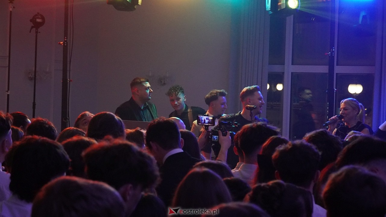 Piękni i Młodzi na studniówce II LO Ostrołęka [10.01.2026] - zdjęcie #4 - eOstroleka.pl