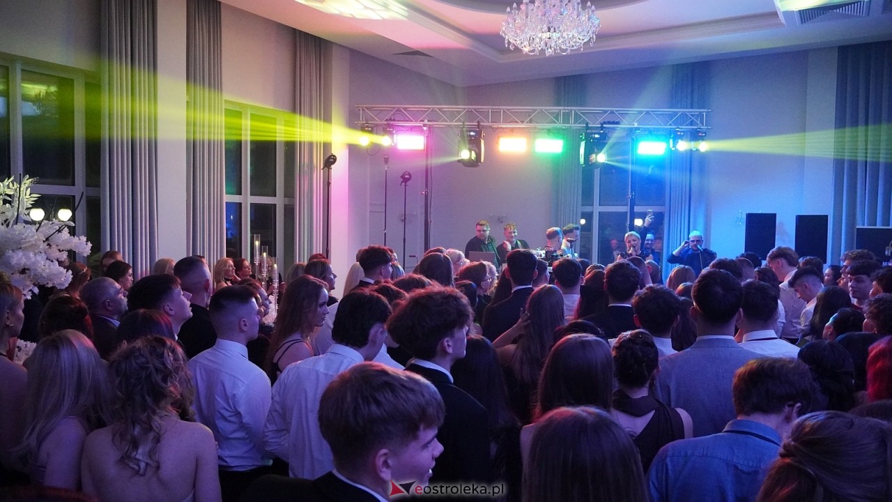 Piękni i Młodzi na studniówce II LO Ostrołęka [10.01.2026] - zdjęcie #2 - eOstroleka.pl