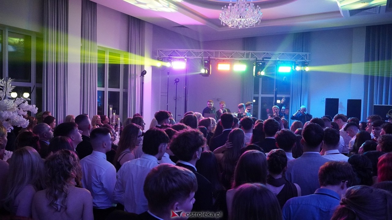 Piękni i Młodzi na studniówce II LO Ostrołęka [10.01.2026] - zdjęcie #1 - eOstroleka.pl