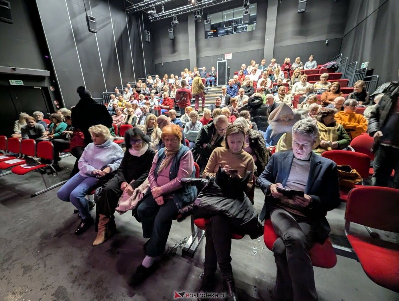 Koncert Kobiety polskiej estrady w Muzeum Żołnierzy Wyklętych [11.01.2026] - zdjęcie #32 - eOstroleka.pl