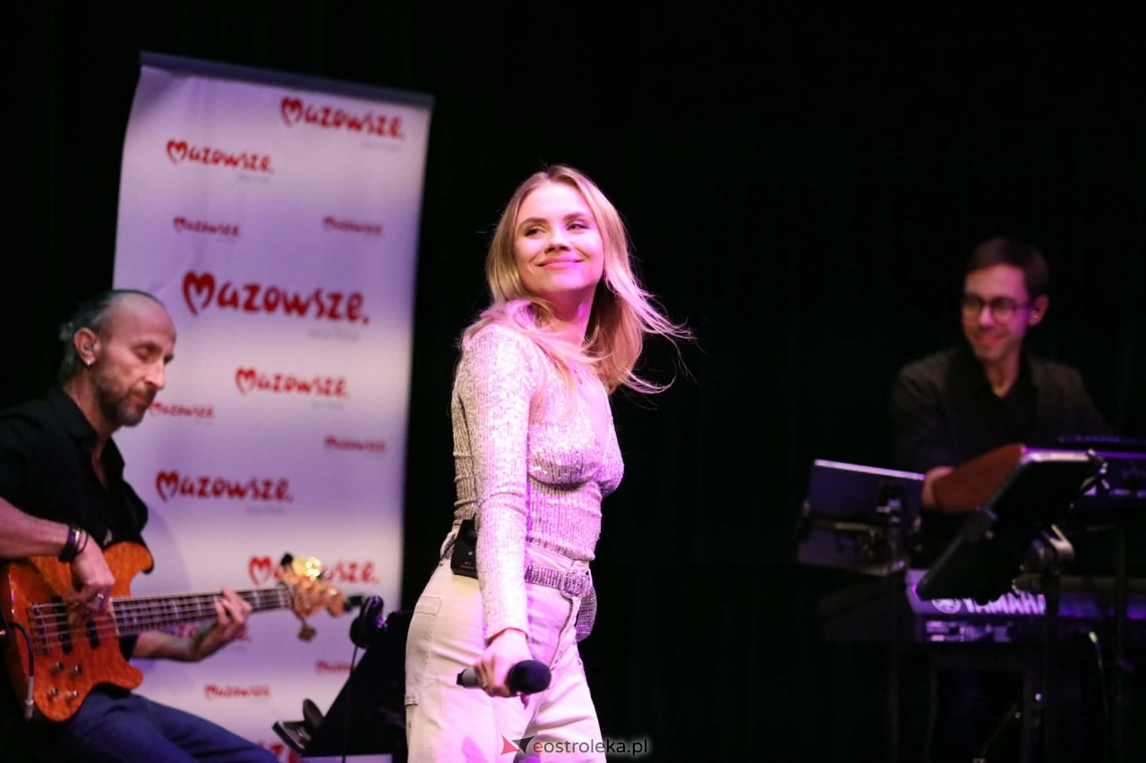 Koncert Kobiety polskiej estrady w Muzeum Żołnierzy Wyklętych [11.01.2026] - zdjęcie #14 - eOstroleka.pl