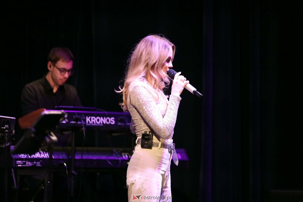 Koncert Kobiety polskiej estrady w Muzeum Żołnierzy Wyklętych [11.01.2026] - zdjęcie #3 - eOstroleka.pl