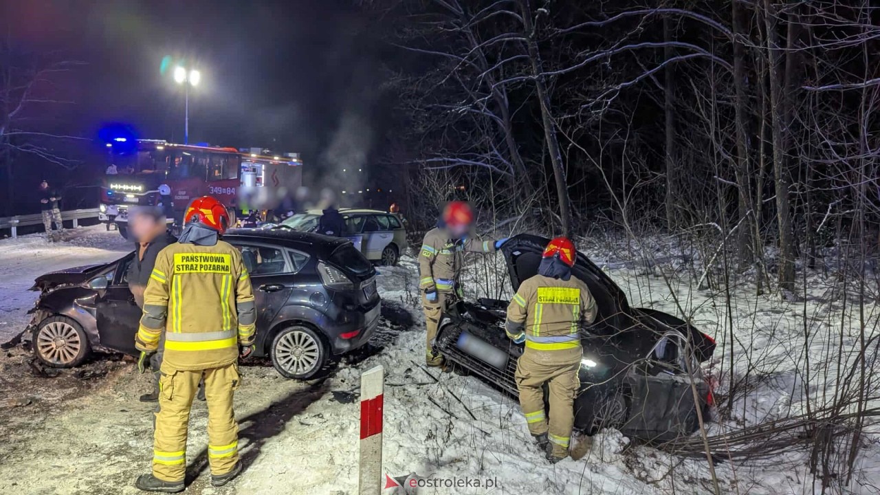 Wypadek na trasie Ostrołęka - Goworowo. Zderzenie kilku aut w Czarnowcu [12.01.2026] - zdjęcie #16 - eOstroleka.pl
