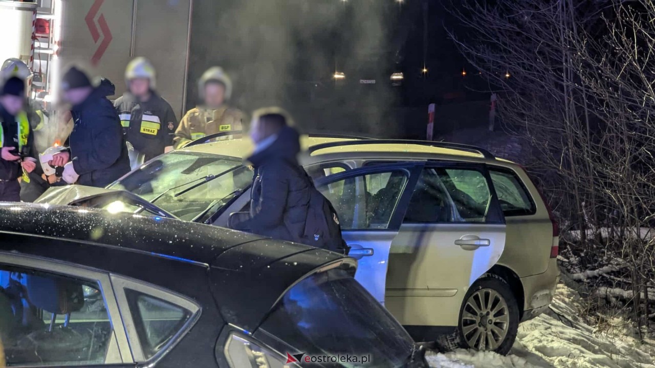 Wypadek na trasie Ostrołęka - Goworowo. Zderzenie kilku aut w Czarnowcu [12.01.2026] - zdjęcie #11 - eOstroleka.pl