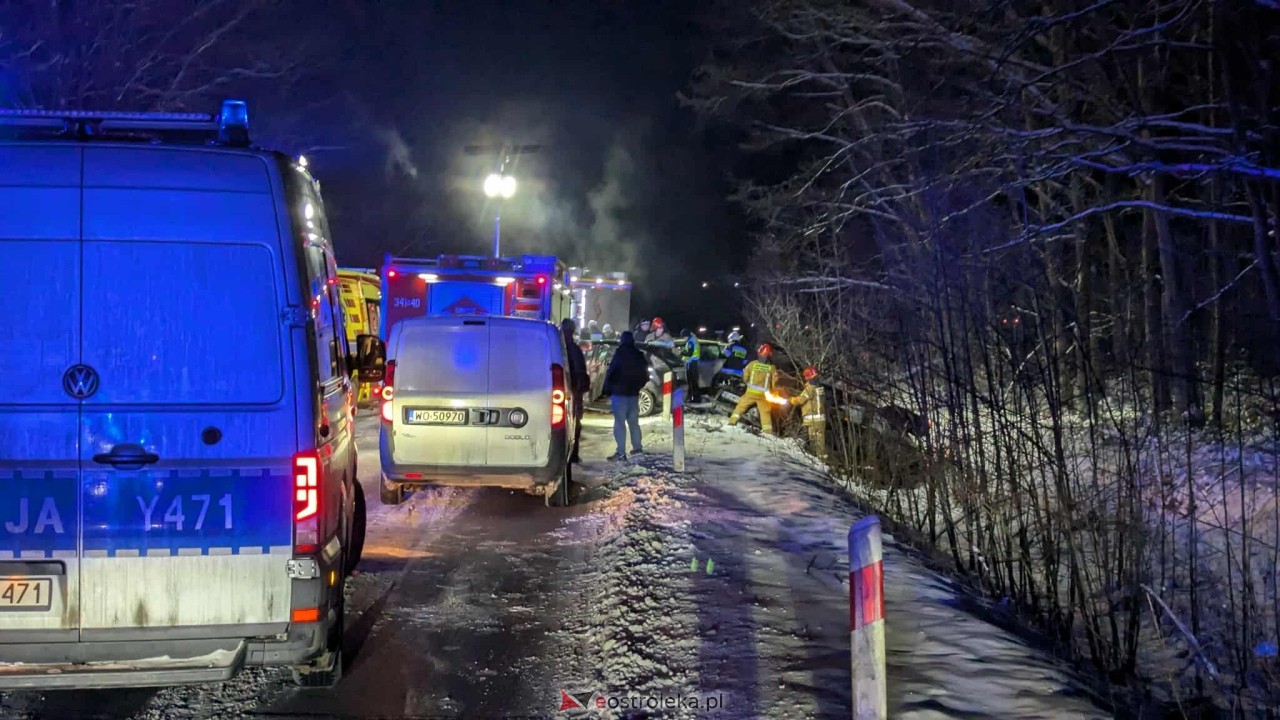Wypadek na trasie Ostrołęka - Goworowo. Zderzenie kilku aut w Czarnowcu [12.01.2026] - zdjęcie #9 - eOstroleka.pl
