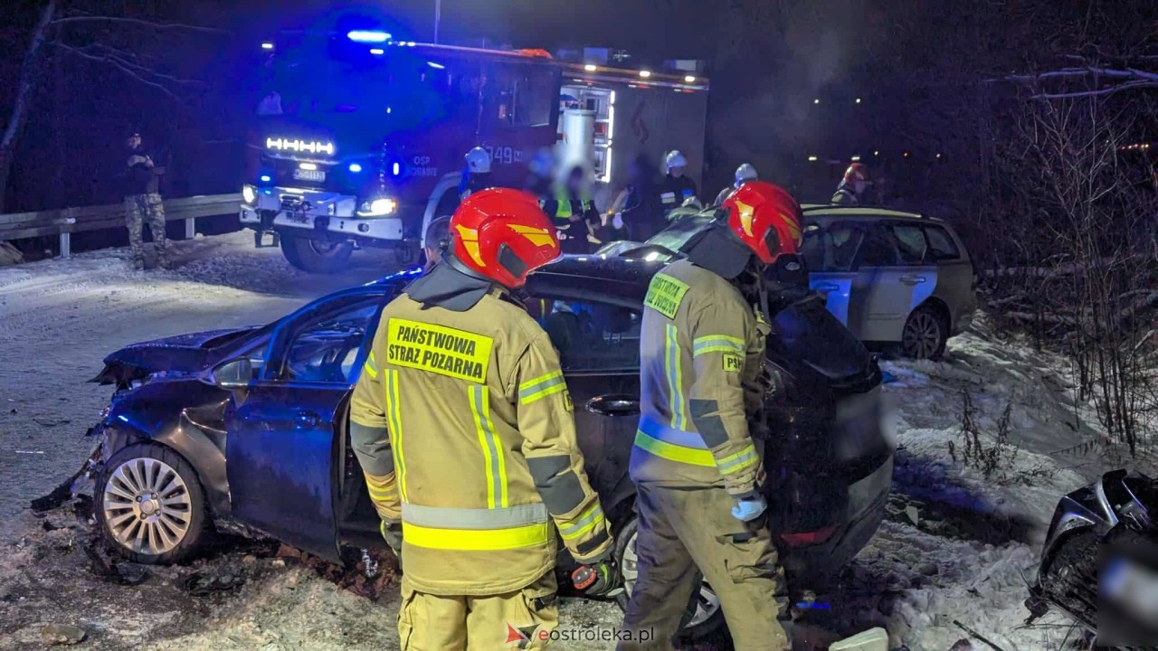 Wypadek na trasie Ostrołęka - Goworowo. Zderzenie kilku aut w Czarnowcu [12.01.2026] - zdjęcie #7 - eOstroleka.pl