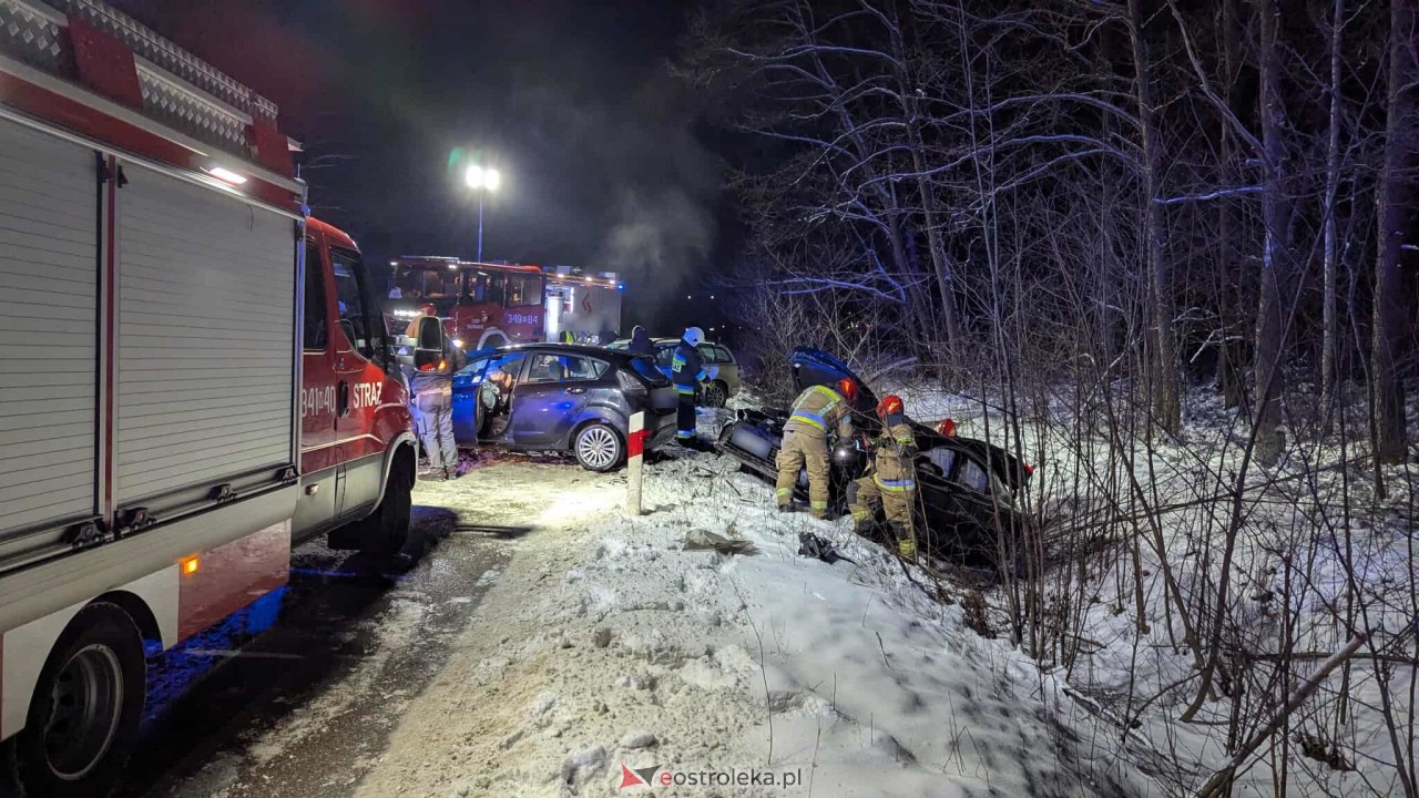 Wypadek na trasie Ostrołęka - Goworowo. Zderzenie kilku aut w Czarnowcu [12.01.2026] - zdjęcie #6 - eOstroleka.pl