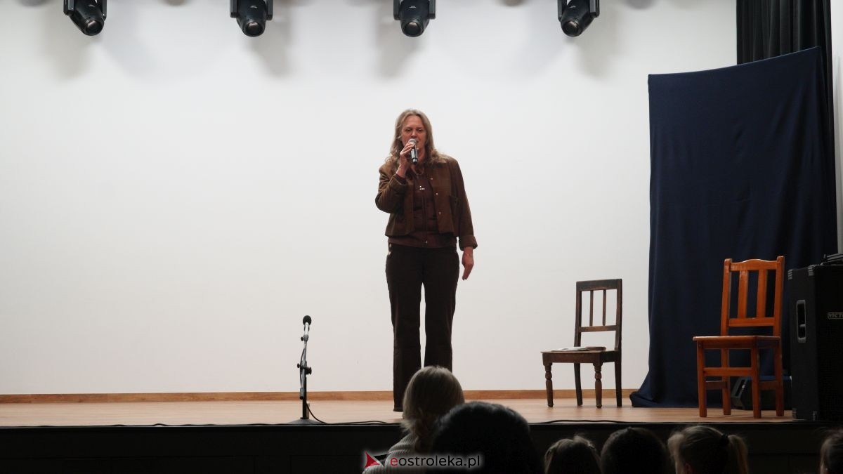 Uczniowie z Obierwi zagrali dla Filipa z Olszewki. Spektakl „Aniołek w klatce” [13.01.2025] - zdjęcie #53 - eOstroleka.pl