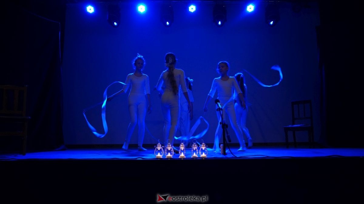 Uczniowie z Obierwi zagrali dla Filipa z Olszewki. Spektakl „Aniołek w klatce” [13.01.2025] - zdjęcie #48 - eOstroleka.pl