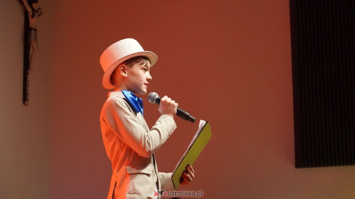 Uczniowie z Obierwi zagrali dla Filipa z Olszewki. Spektakl „Aniołek w klatce” [13.01.2025] - zdjęcie #47 - eOstroleka.pl