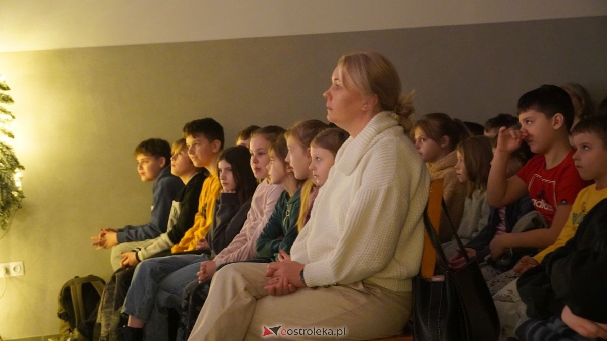 Uczniowie z Obierwi zagrali dla Filipa z Olszewki. Spektakl „Aniołek w klatce” [13.01.2025] - zdjęcie #43 - eOstroleka.pl