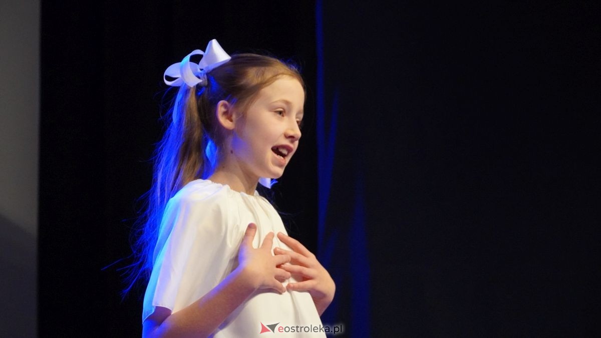 Uczniowie z Obierwi zagrali dla Filipa z Olszewki. Spektakl „Aniołek w klatce” [13.01.2025] - zdjęcie #35 - eOstroleka.pl