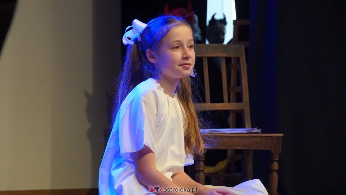 Uczniowie z Obierwi zagrali dla Filipa z Olszewki. Spektakl „Aniołek w klatce” [13.01.2025] - zdjęcie #33 - eOstroleka.pl