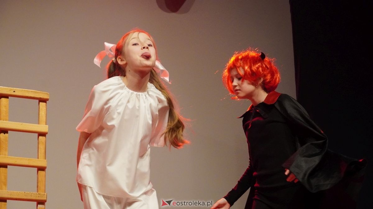 Uczniowie z Obierwi zagrali dla Filipa z Olszewki. Spektakl „Aniołek w klatce” [13.01.2025] - zdjęcie #19 - eOstroleka.pl