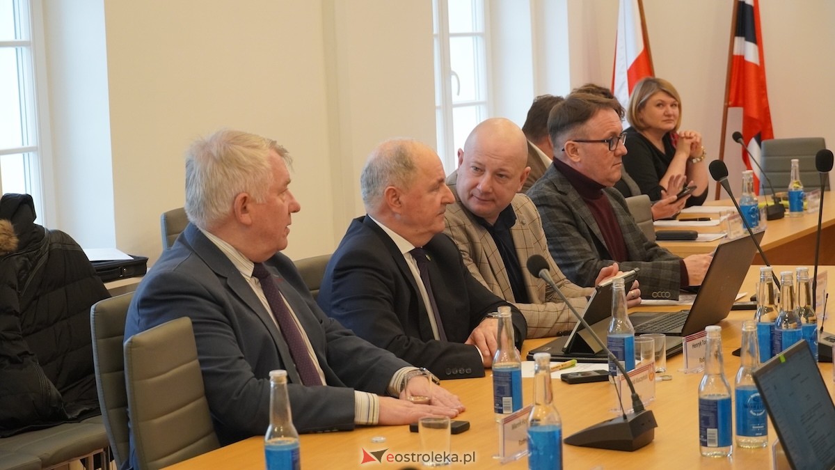 Trwa XXIV sesja Rady Powiatu w Ostrołęce [15.01.2026] - zdjęcie #50 - eOstroleka.pl