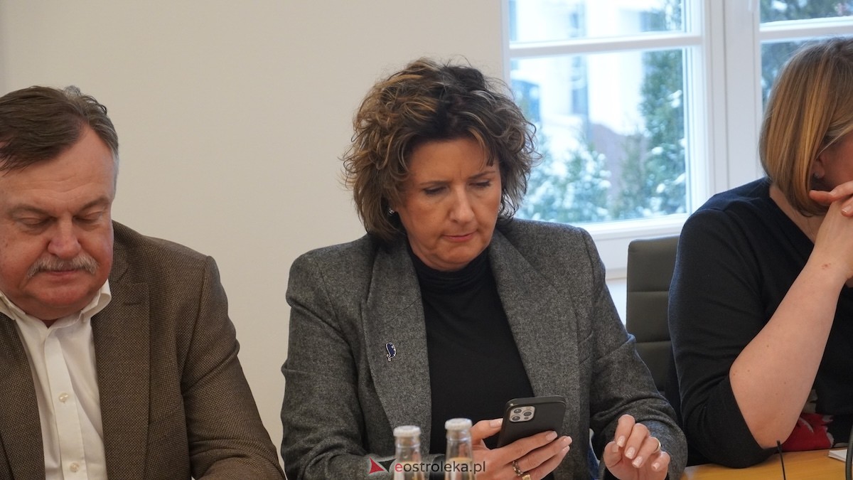 Trwa XXIV sesja Rady Powiatu w Ostrołęce [15.01.2026] - zdjęcie #44 - eOstroleka.pl