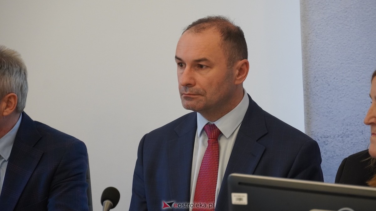 Trwa XXIV sesja Rady Powiatu w Ostrołęce [15.01.2026] - zdjęcie #42 - eOstroleka.pl