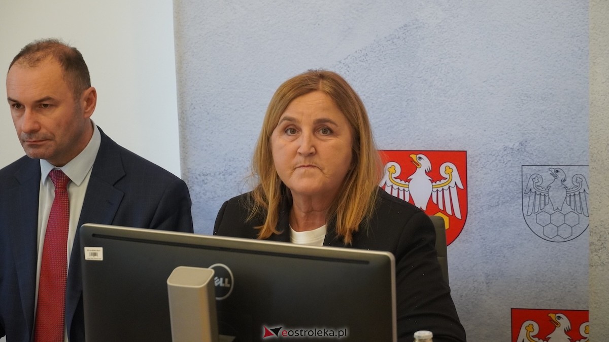 Trwa XXIV sesja Rady Powiatu w Ostrołęce [15.01.2026] - zdjęcie #40 - eOstroleka.pl