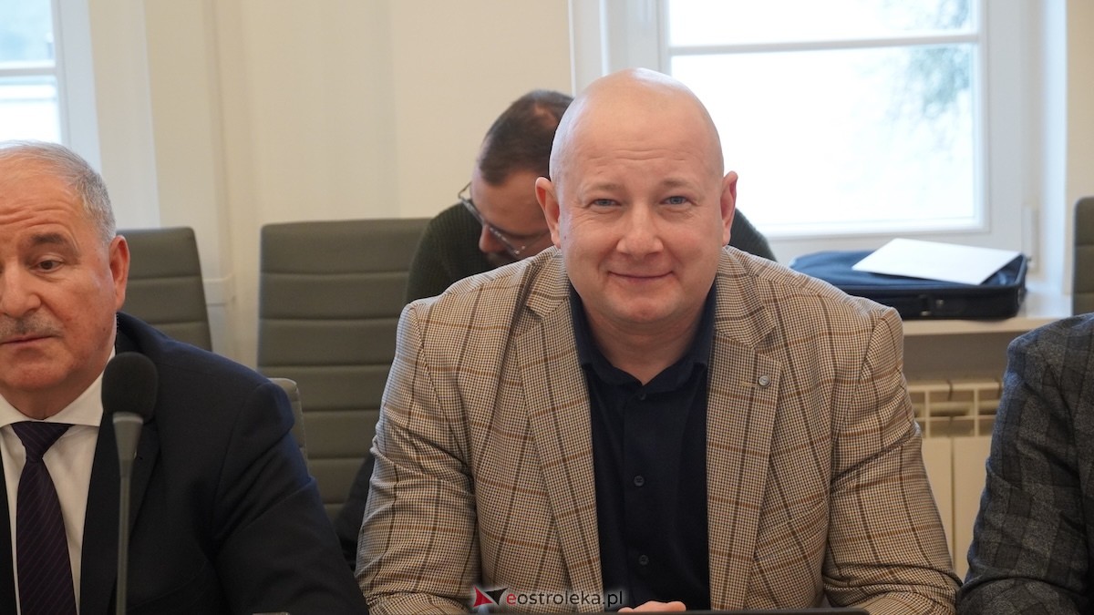 Trwa XXIV sesja Rady Powiatu w Ostrołęce [15.01.2026] - zdjęcie #37 - eOstroleka.pl