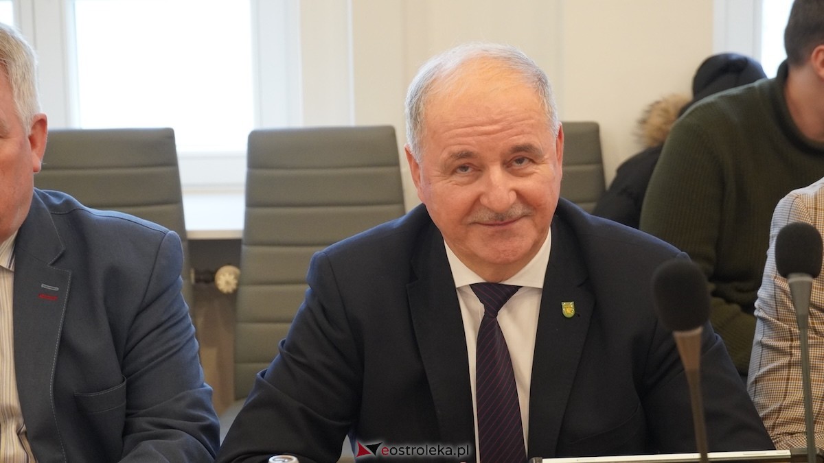 Trwa XXIV sesja Rady Powiatu w Ostrołęce [15.01.2026] - zdjęcie #35 - eOstroleka.pl