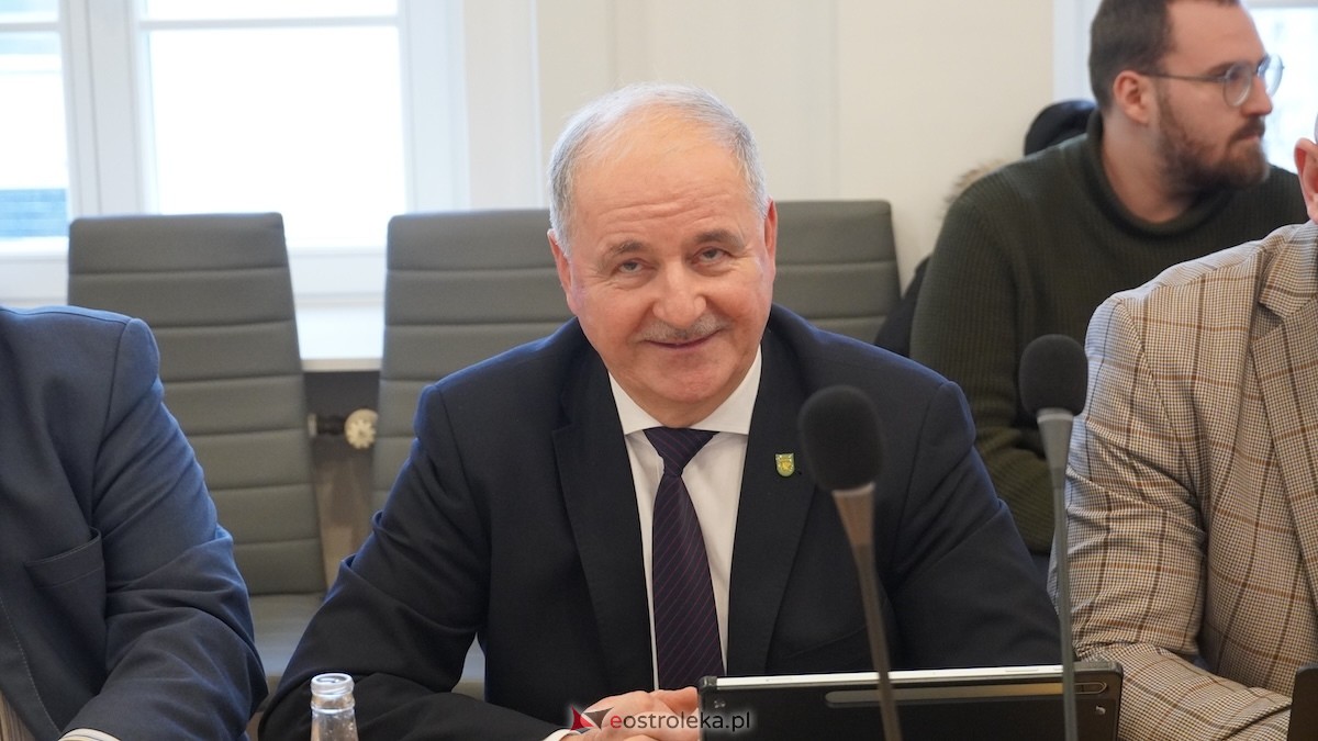 Trwa XXIV sesja Rady Powiatu w Ostrołęce [15.01.2026] - zdjęcie #34 - eOstroleka.pl