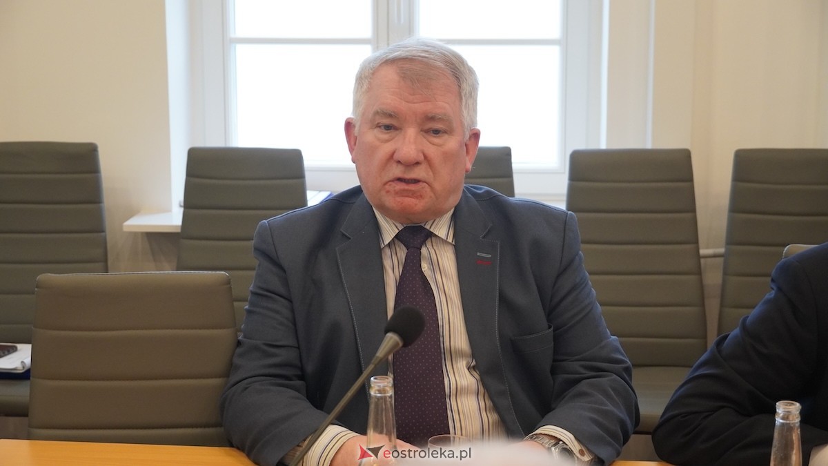 Trwa XXIV sesja Rady Powiatu w Ostrołęce [15.01.2026] - zdjęcie #32 - eOstroleka.pl