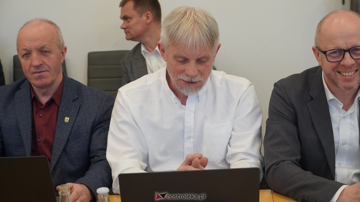 Trwa XXIV sesja Rady Powiatu w Ostrołęce [15.01.2026] - zdjęcie #19 - eOstroleka.pl