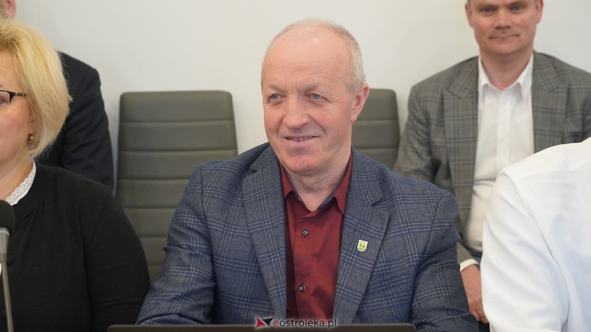 Trwa XXIV sesja Rady Powiatu w Ostrołęce [15.01.2026] - zdjęcie #18 - eOstroleka.pl