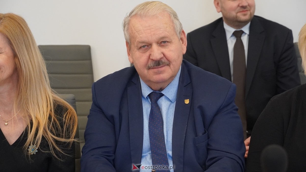 Trwa XXIV sesja Rady Powiatu w Ostrołęce [15.01.2026] - zdjęcie #14 - eOstroleka.pl