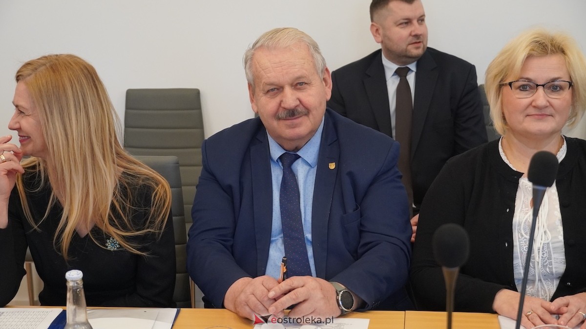 Trwa XXIV sesja Rady Powiatu w Ostrołęce [15.01.2026] - zdjęcie #13 - eOstroleka.pl