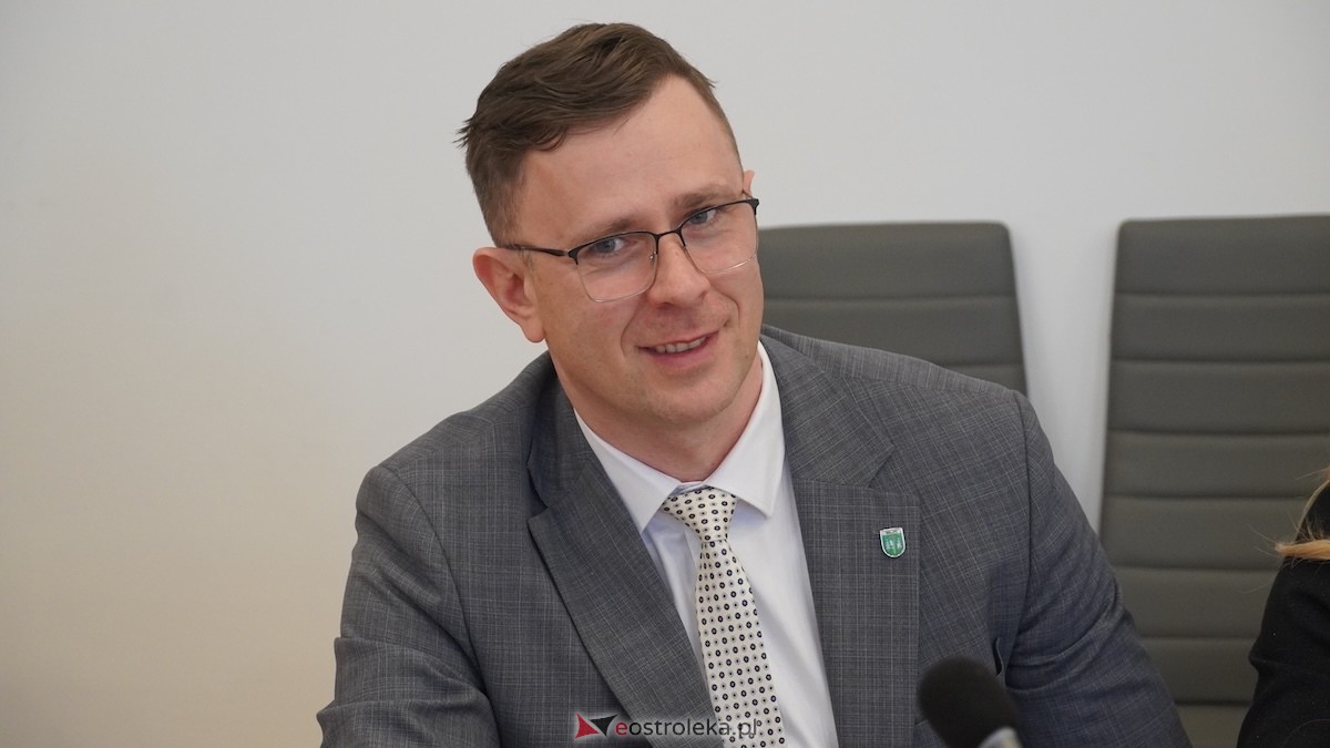 Trwa XXIV sesja Rady Powiatu w Ostrołęce [15.01.2026] - zdjęcie #10 - eOstroleka.pl