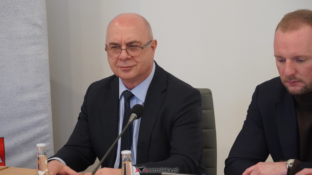 Trwa XXIV sesja Rady Powiatu w Ostrołęce [15.01.2026] - zdjęcie #9 - eOstroleka.pl