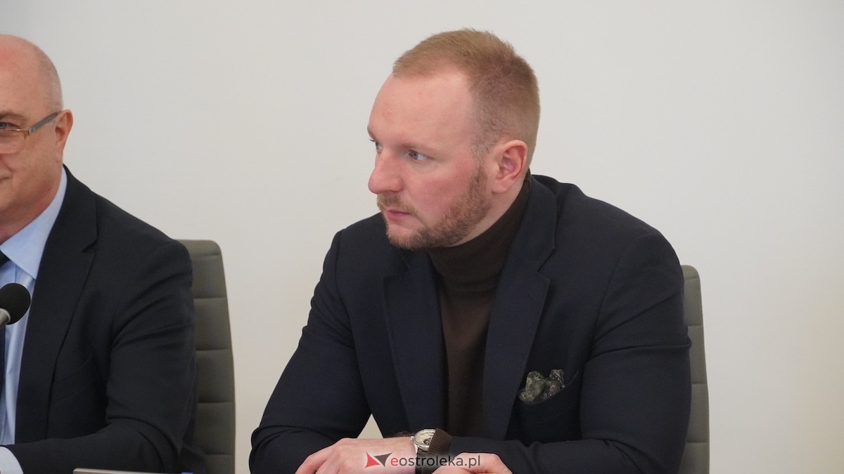Trwa XXIV sesja Rady Powiatu w Ostrołęce [15.01.2026] - zdjęcie #8 - eOstroleka.pl