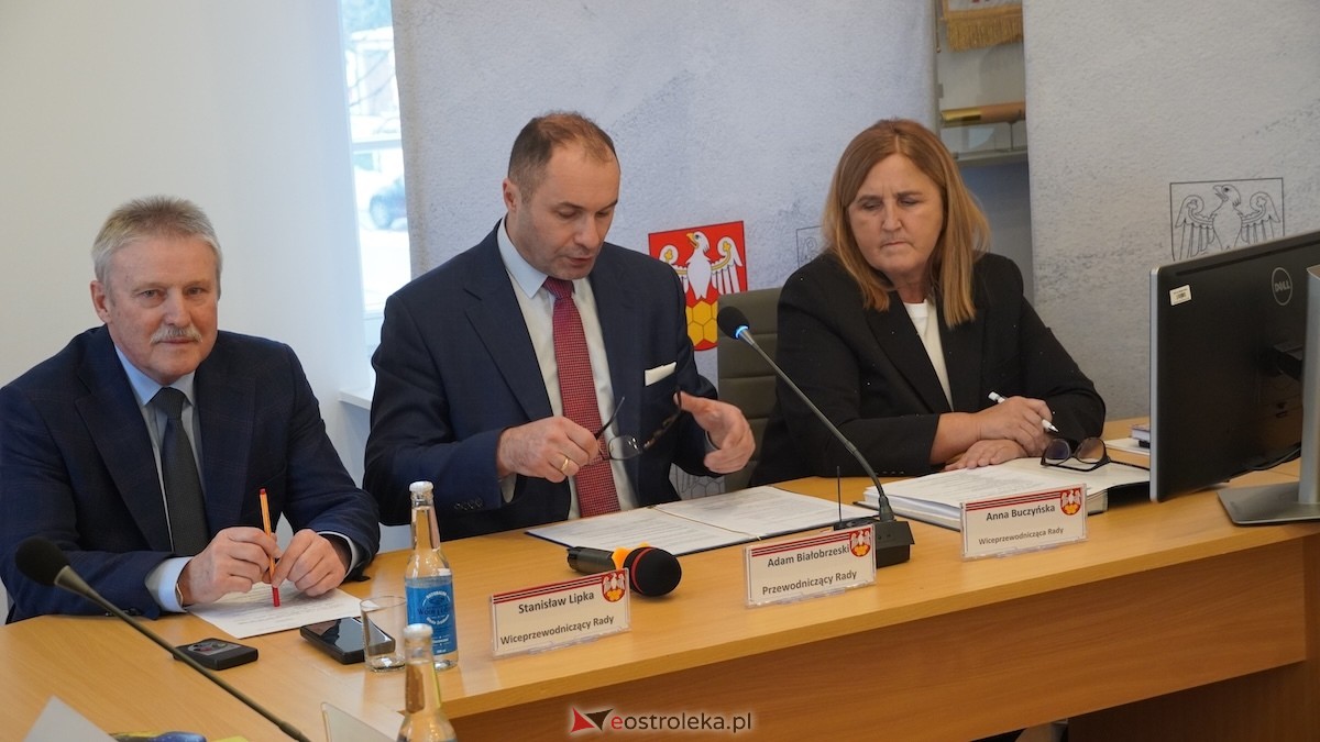 Trwa XXIV sesja Rady Powiatu w Ostrołęce [15.01.2026] - zdjęcie #5 - eOstroleka.pl