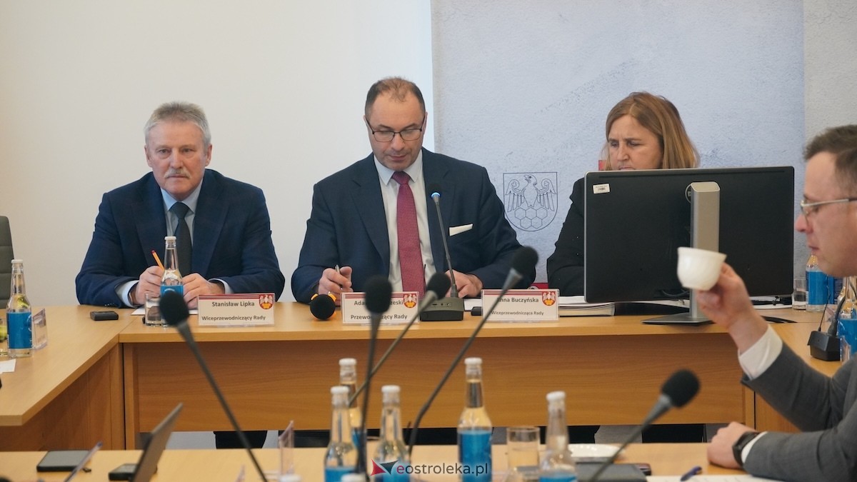 Trwa XXIV sesja Rady Powiatu w Ostrołęce [15.01.2026] - zdjęcie #2 - eOstroleka.pl