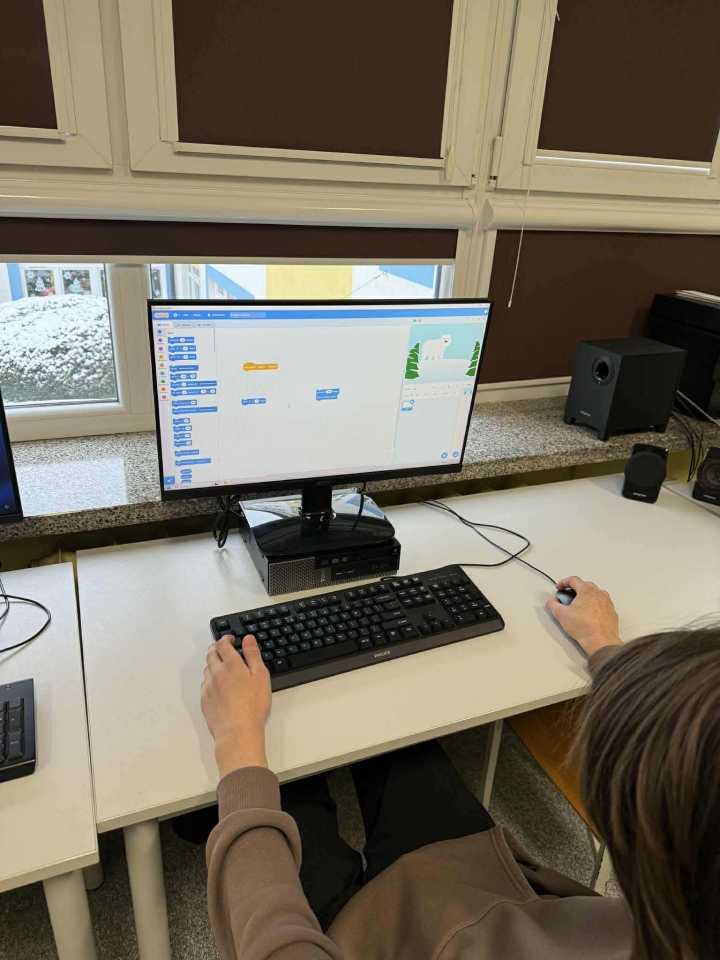 Bezpieczne ferie – programujemy w Scratchu w SP 10 w Ostrołęce - zdjęcie #19 - eOstroleka.pl