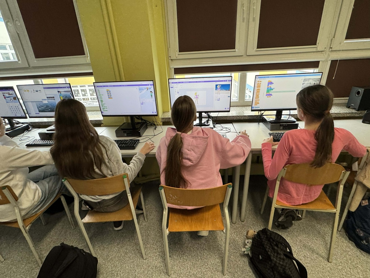 Bezpieczne ferie – programujemy w Scratchu w SP 10 w Ostrołęce - zdjęcie #11 - eOstroleka.pl
