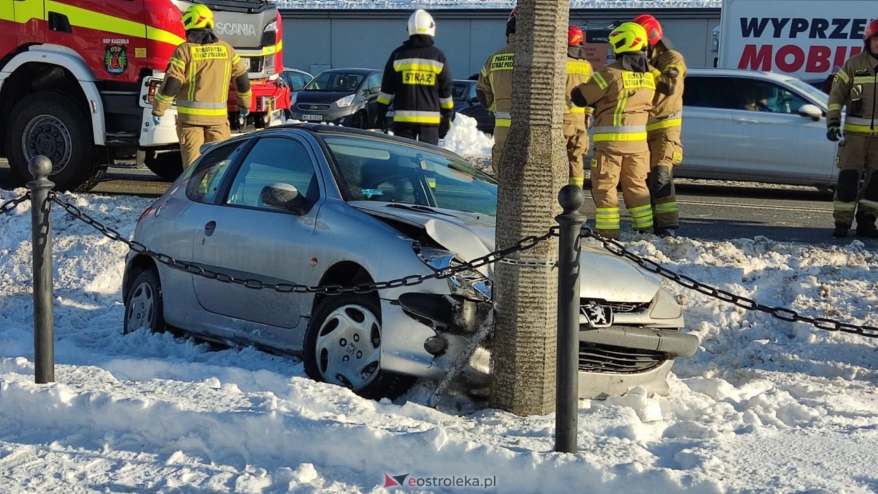 Wypadek w Kadzidle [17.01.2026] - zdjęcie #1 - eOstroleka.pl