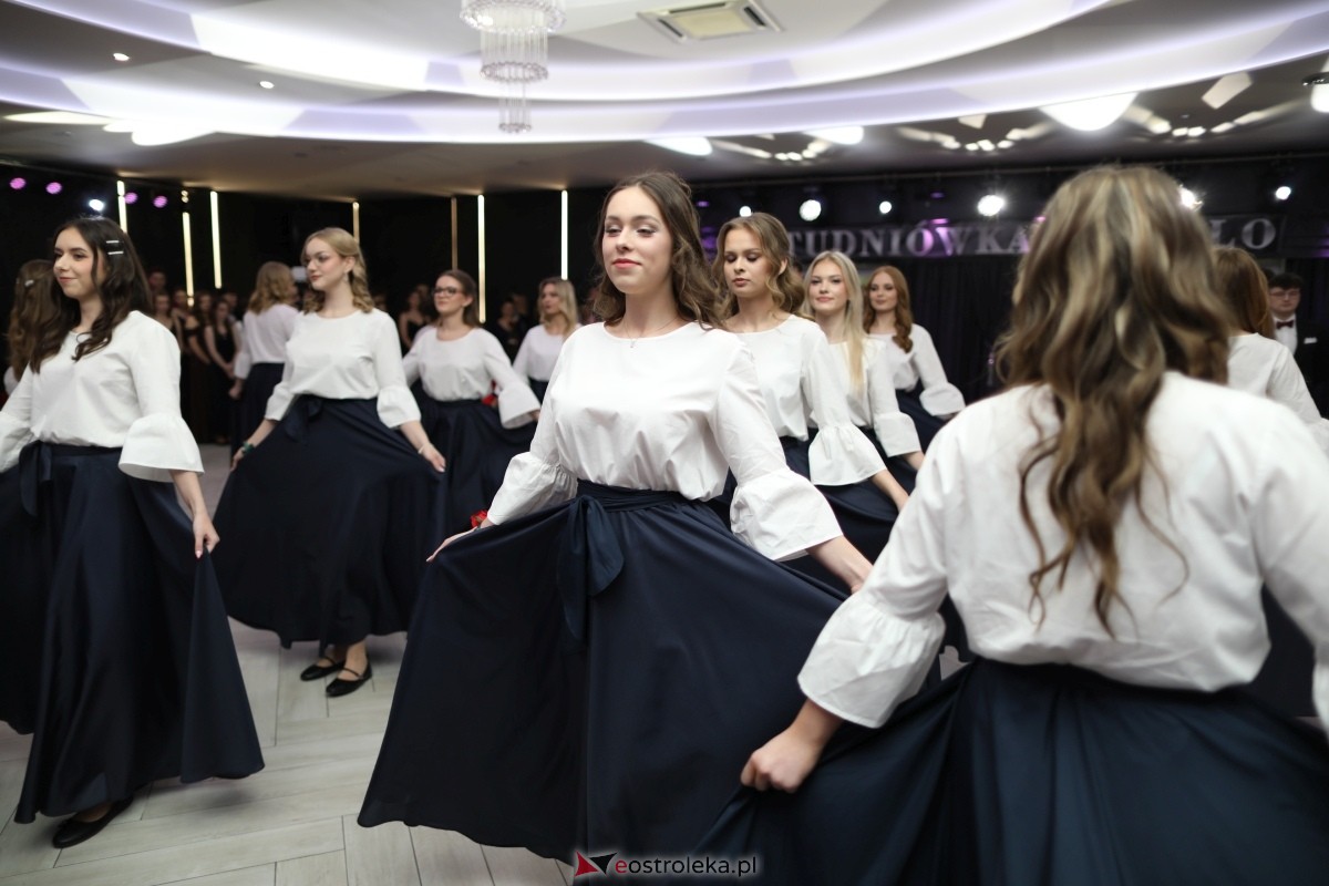 Studniówka I LO w Ostrołęce [17.01.2026] - zdjęcie #350 - eOstroleka.pl