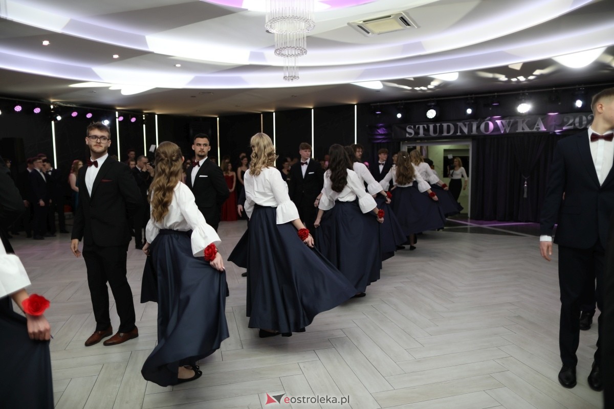 Studniówka I LO w Ostrołęce [17.01.2026] - zdjęcie #341 - eOstroleka.pl