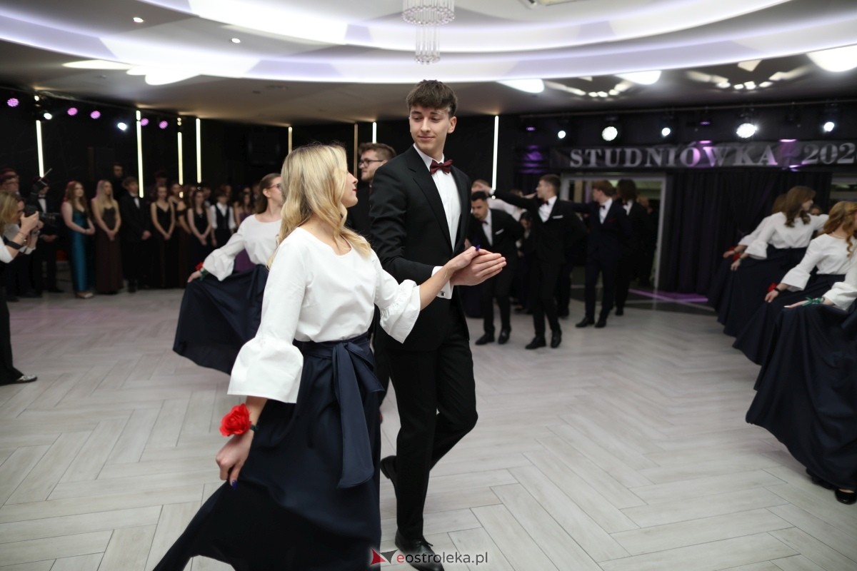 Studniówka I LO w Ostrołęce [17.01.2026] - zdjęcie #321 - eOstroleka.pl
