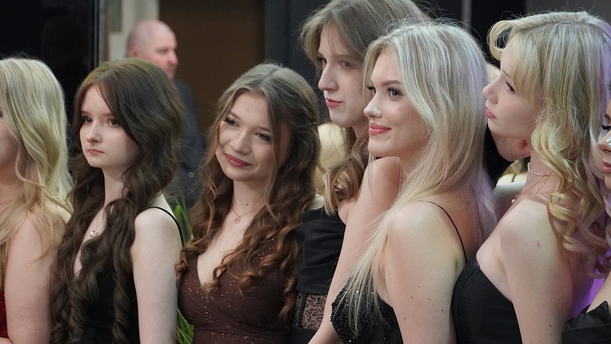 Studniówka I LO w Ostrołęce [17.01.2026] - zdjęcie #52 - eOstroleka.pl