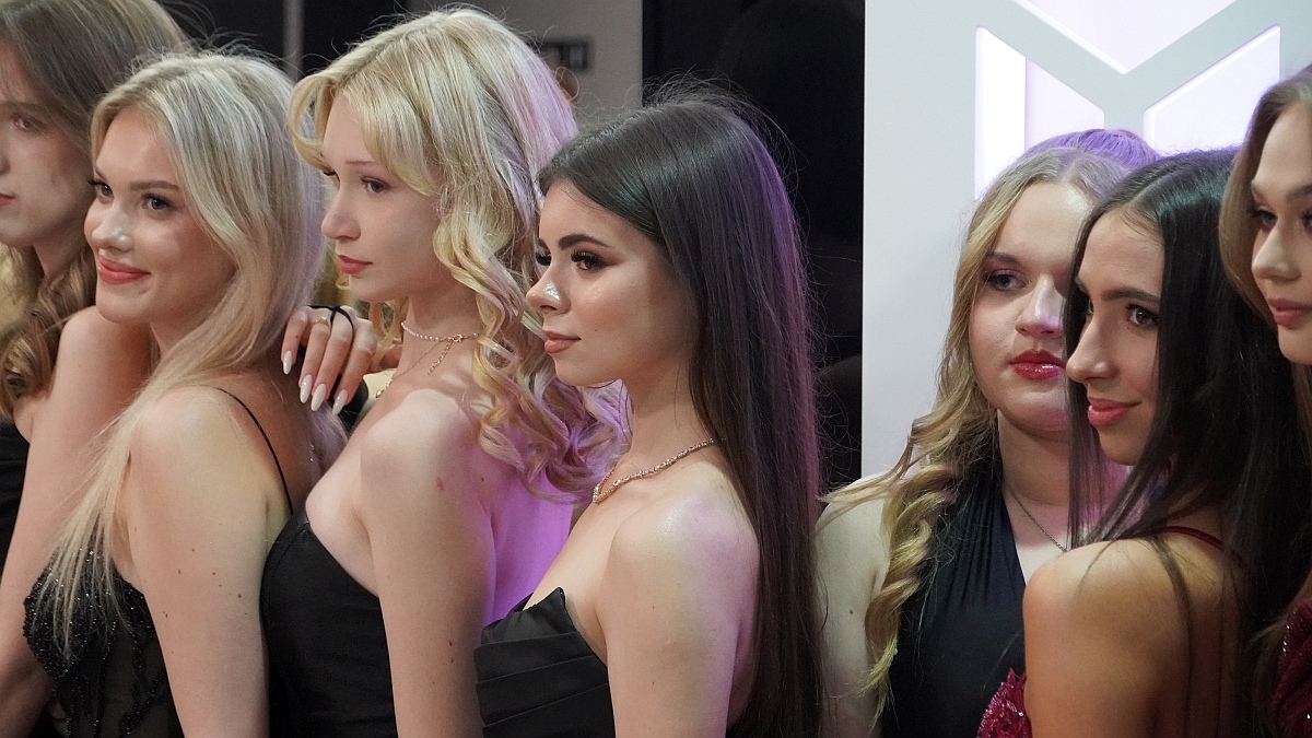 Studniówka I LO w Ostrołęce [17.01.2026] - zdjęcie #48 - eOstroleka.pl