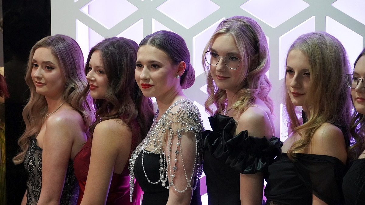 Studniówka I LO w Ostrołęce [17.01.2026] - zdjęcie #26 - eOstroleka.pl