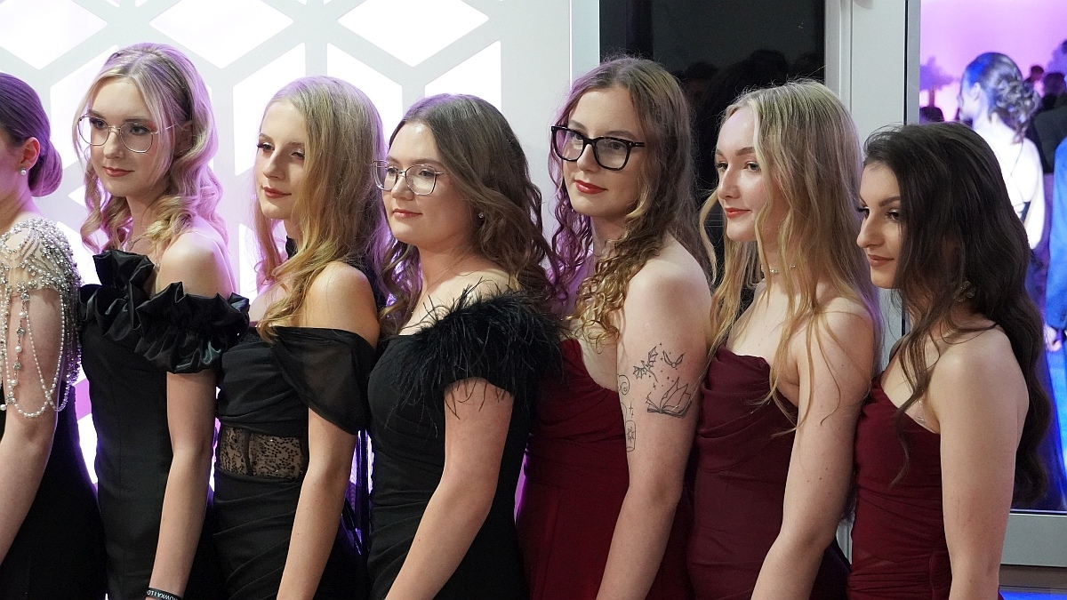 Studniówka I LO w Ostrołęce [17.01.2026] - zdjęcie #25 - eOstroleka.pl