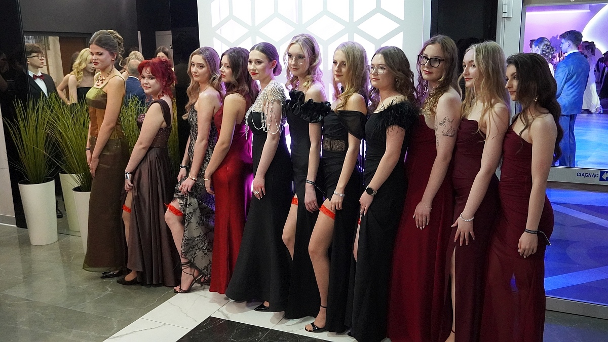 Studniówka I LO w Ostrołęce [17.01.2026] - zdjęcie #24 - eOstroleka.pl