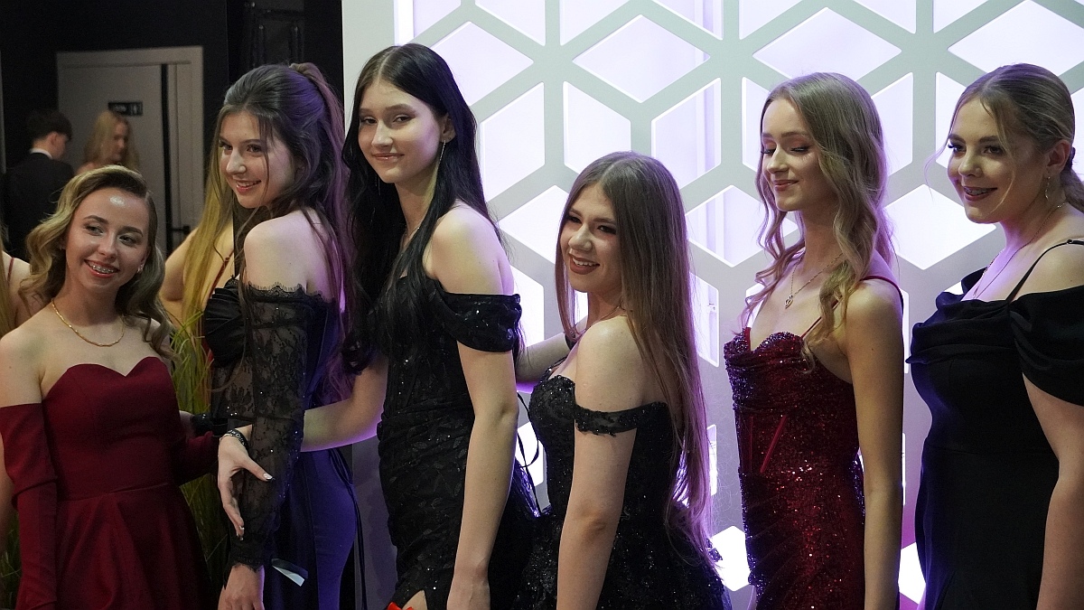 Studniówka I LO w Ostrołęce [17.01.2026] - zdjęcie #8 - eOstroleka.pl