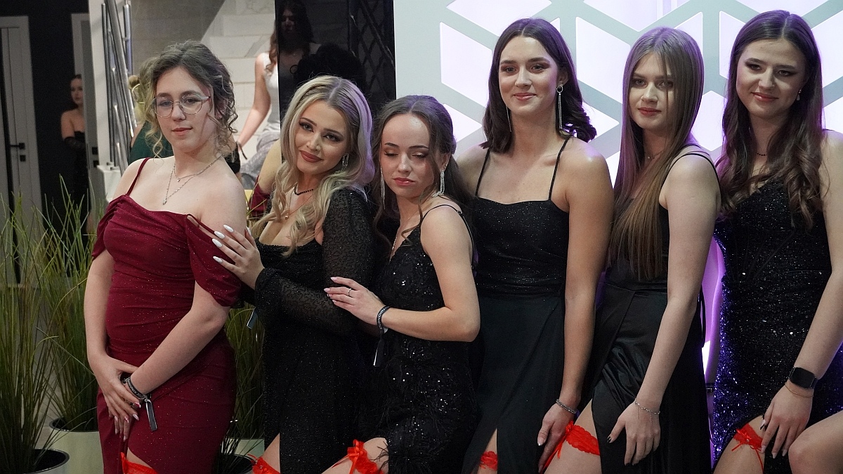 Studniówka I LO w Ostrołęce [17.01.2026] - zdjęcie #2 - eOstroleka.pl