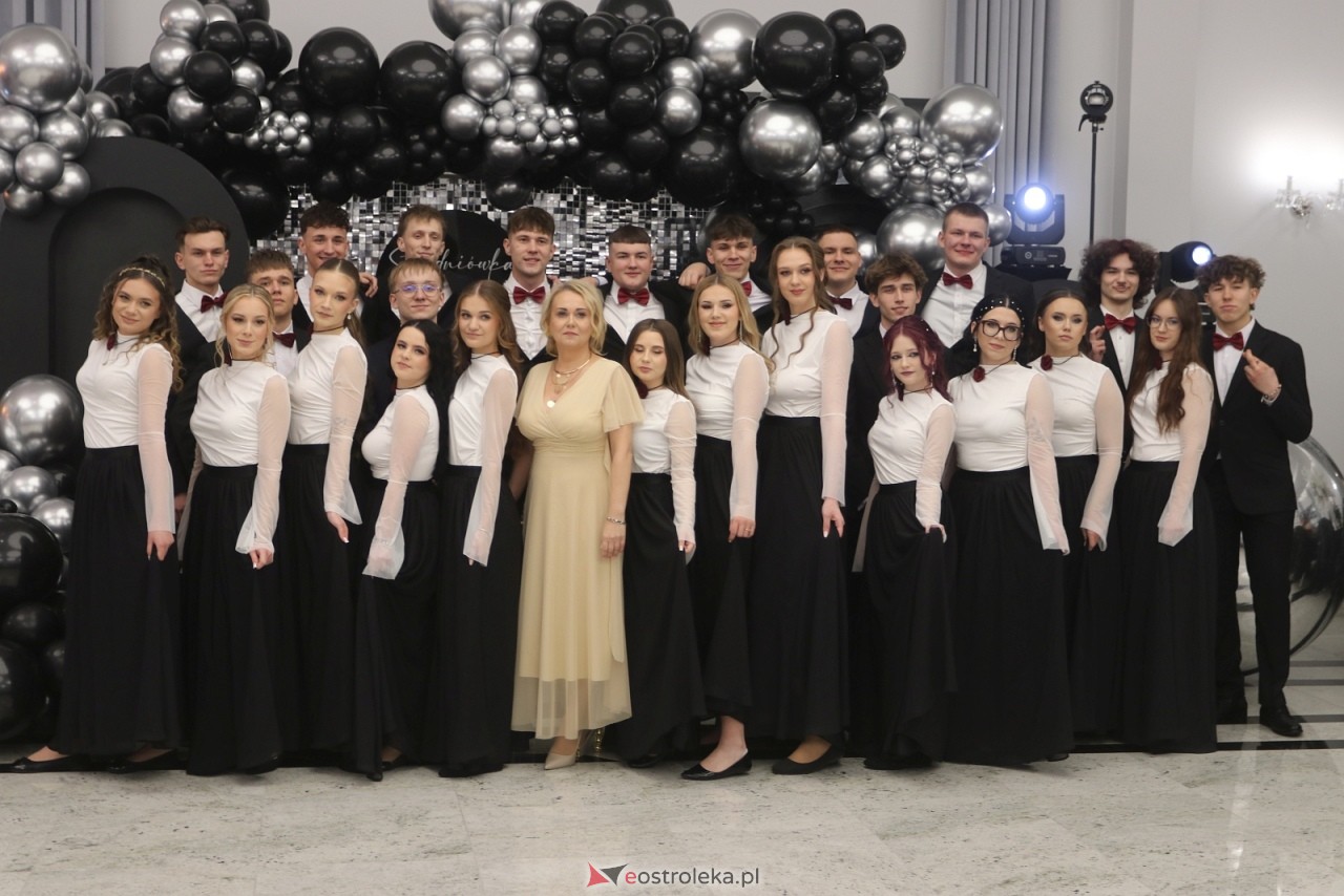 Studniówka ZSZ 3 w Ostrołęce [17.01.2026] - zdjęcie #261 - eOstroleka.pl