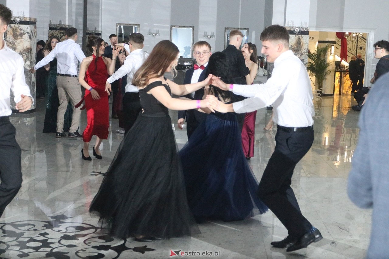 Studniówka ZSZ 3 w Ostrołęce [17.01.2026] - zdjęcie #38 - eOstroleka.pl